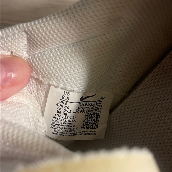 Nike Women's Sneakers 8.5 - Picture 7 of 7